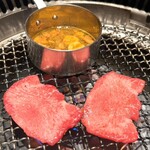 牛に金棒 - 近江牛特上タン　フォアグラバター醤油