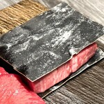 牛に金棒 - 近江牛特上タン厚切り 昆布締め