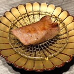 牛に金棒 - 近江牛特上タン厚切り 昆布締め