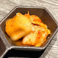 牛に金棒 麻布十番 - 自家製キムチ