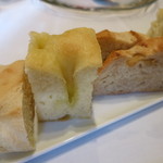 Convivio - 25年11月　パン　胡桃とライムジンジャー、フォカッチャ、バケット