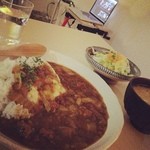 マルニカフェ - 【本日のカレー(白菜とひき肉のチーズカレー) 850円】