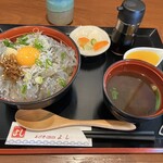 あげ丼CYAYA よし - 料理写真:生しらす丼　¥1450