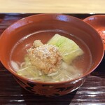 京味 もと井 - 物椀　フグと白菜、長ネギ