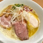 麺屋 すずき - 料理写真:鶏白湯ラーメン950円税込