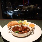 CAFE AUX BACCHANALES - ◉煮込みハンバーグと牛肉の赤ワインソース／1,500円税込