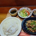 キッチンエム - 日替りランチ豚肉の生姜焼きライス大盛り