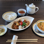 銀座アスター - 八宝菜に玉子スープの色が濃いのはシェフ変わったのかな？