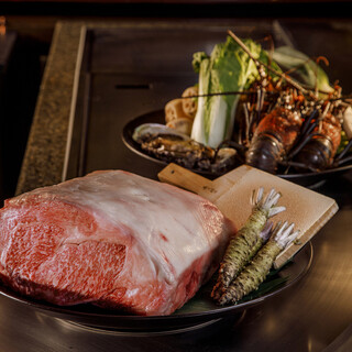 恵比寿牛などの厳選食材のコースが魅力。平日限定ランチも人気