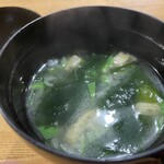 食彩美酒 やしま - ワカメ・油揚げ味噌汁