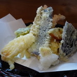 Urashima - 天麩羅定食の天麩羅　海老２尾、鰯、椎茸、南瓜、蓮根、ピーマン