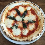 Drivethrough Pizza Woodbakers - マルゲリータ