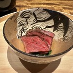 温石 - 北海道の知床牛ローストビーフと磐田の海老芋焚合せ　初めの頃から、炭火でじっくり火入れされていました。柔らかくお肉の本来の旨味を楽しみました。