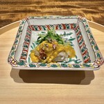 温石 - 先程の伊勢海老の変わり果てた姿、限りなくレアに近い抜群の炭火火入れ