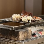 温石 - 炭火で火入れされる伊勢海老、美味しいに決まっています