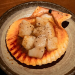 Grilled scallops in butter and soy sauce