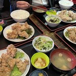 タカカラ - 4人とも唐揚げ定食+マヨネーズ