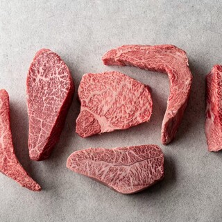 Carefully selected by the young owner. Enjoy carefully selected Kuroge Wagyu beef