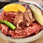 和牛放題の殿堂 秋葉原 肉屋横丁 焼肉 - 