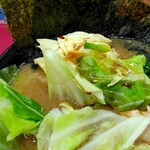 ラーメン 杉田家 - キャベツアップ