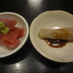 Ekimae - お通しの鮪刺身と味噌こんやく