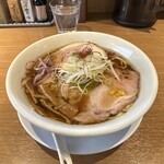 麺屋 喜八 - 醤油らぁめん(900円、斜め上から)