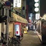 焼肉ホルモン 龍の巣 - お店前、東通商店街の路地にあります