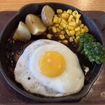 Green table 9640 - 目玉焼き和牛ハンバーグ1300円