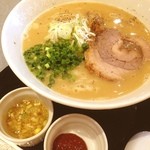 らあめん花月嵐 - ベジポタラーメン♡アリーヌ
            
            薬味が2種ついてます。たのしい