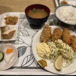 もつ九 - カキフライ定食　700円