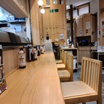 すし屋 銀蔵 - 清潔な店内