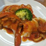 キッチン ブルー グローブ - 反対側から、茸とトマトソースもたっぷり！