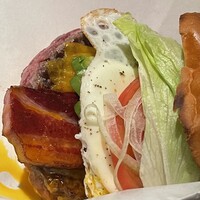 Wolfgang's Steakhouse Teppan - ハンバーガーは重ねると潰さないと頬張れませんでした