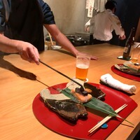 来人喜人　はぎ原 - 鱒寿司を目の前でじゅじゅっと焼き印。