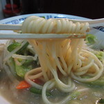 長宝亭 - 麺はやや太麺