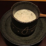 神保町 傳 - ブルーチーズとトリュフのシチューが乗った茶碗蒸し。