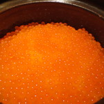 神保町 傳 - 出汁に含ませた新イクラの炊き込みご飯。見事なものです。