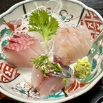 さか本 - 刺身盛り合わせ