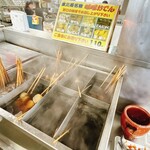 黒田屋 - おでんもあります(※煮え具合は要確認)
お皿は、下の棚に置いてます