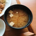 toukaipa-kingueriakudarisenfu-doko-to - みそ汁、小さいけど豆腐入り