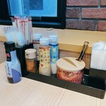 すき家 - 調味料や紅生姜の類い