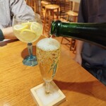 魚とワインはなたれThe Fishand Oysters - 