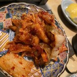 炭火焼 ゆうじ - キムチにも痛み入る