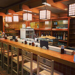 Izakaya Bankiri Sakaba - 純和風な落ち付いたカウンターと団体様も受付可能な小上がりが5択の中型店舗です。
