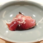 鮨 なんば - メジマグロ(クロマグロの幼魚)の漬け