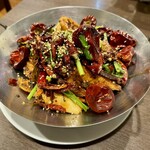 四川 郷土菜 シャンバァロウ - 有頭エビとマコモダケのカラカラ強火炒め 1980円