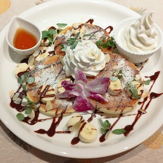 A must-try for Pancakes lovers ♪ A variety of Sweets are also a must-try