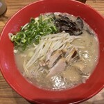 麵屋やっとこ - 豚骨ラーメン（大盛）