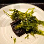 麺処 銀笹 - あおさと、黒いのは香味野菜