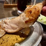 骨付鳥 一鶴 - 皮はパリパリ、鶏肉はジューシー。